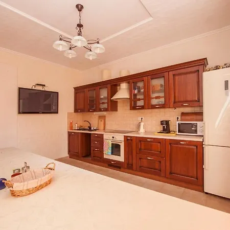 Provans Szálloda Tatariv